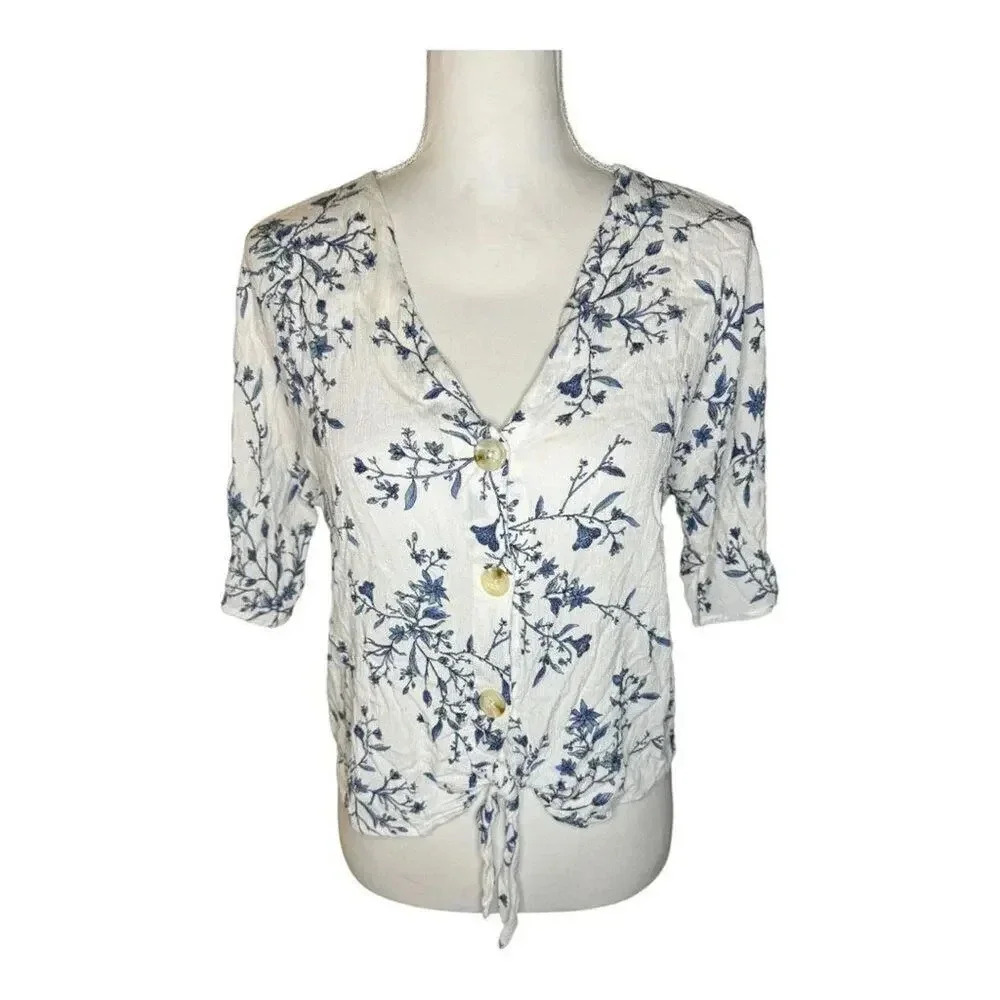 LUQ Women’s Medium White Floral Short Sleeve V-Neck Cropped Tie Front Button Top
